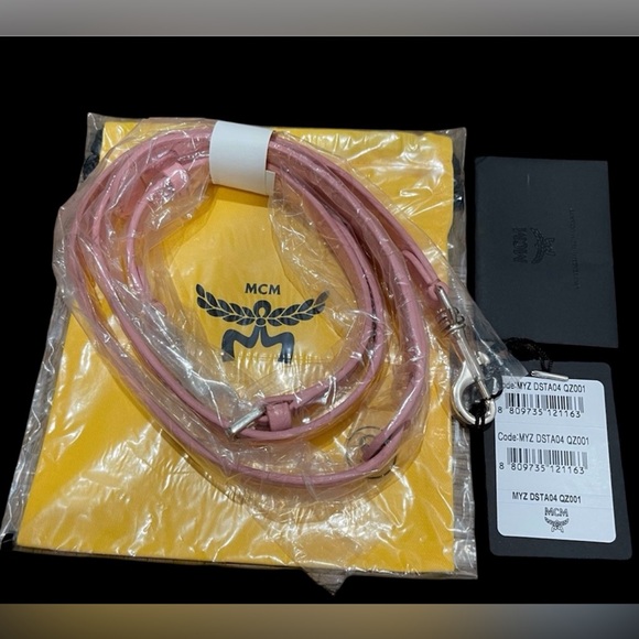 MCM Aren Buckle Strap in Blossom Pink Visetos monogram coated nappa leather. - Picture 5 of 5